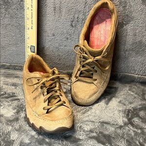 Skechers  Women’s Tan Casual Shoes Size 8.5